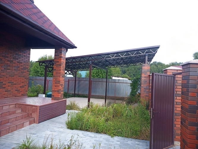 Автонавес для двора загородного дома, кровля - профлист Автонавес для двора загородного дома, кровля - профлист