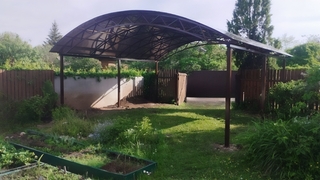 Арочный навес с крышей из поликарбоната для дачного дома Арочный навес с крышей из поликарбоната для дачного дома